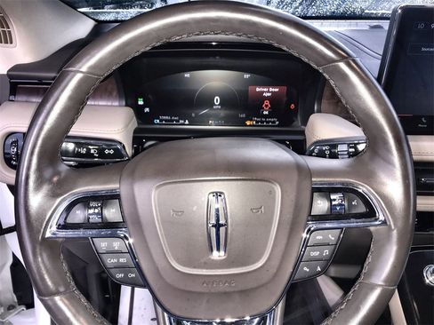 Used 2022 Lincoln Nautilus Reserve image 14