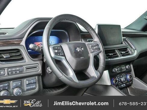 Used 2024 Chevrolet Tahoe Z71 w/ Luxury Package AWD/4WD image 4