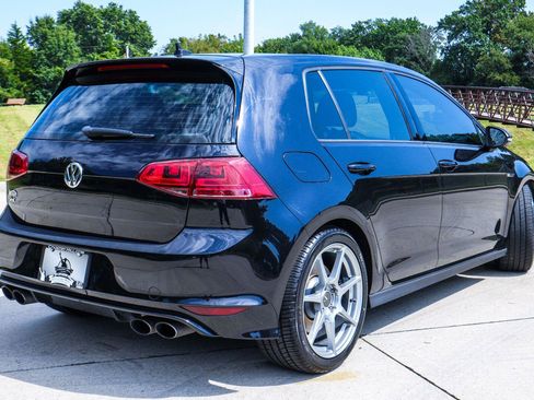 Used 2017 Volkswagen Golf 4-Door AWD/4WD image 16