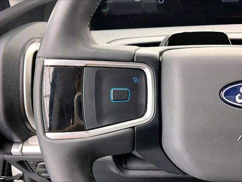 Certified 2025 Ford Expedition Active AWD/4WD image 18