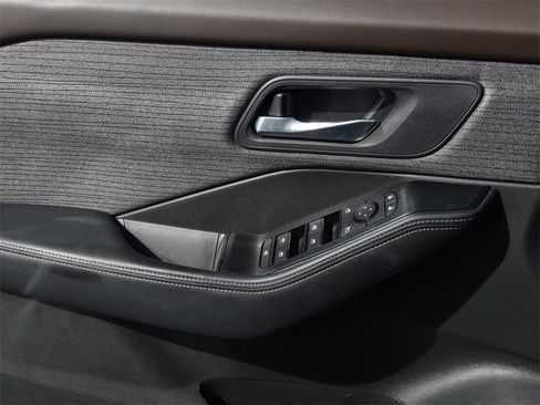 Used 2022 Nissan Rogue SV image 27