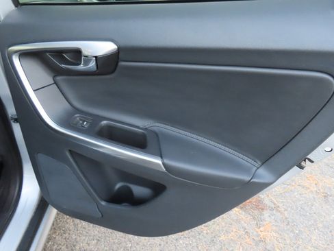 Used 2016 Volvo XC60 T5 Premier image 16