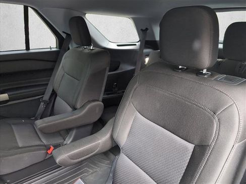 Used 2022 Ford Explorer XLT RWD image 18