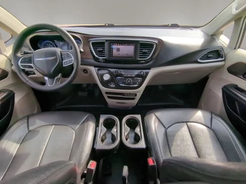 Used 2023 Chrysler Voyager LX FWD image 21