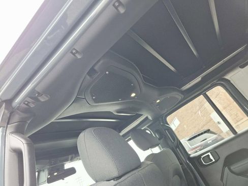 Used 2025 Jeep Wrangler Unlimited Sport AWD/4WD image 13