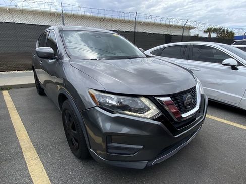 Used 2019 Nissan Rogue S image 1