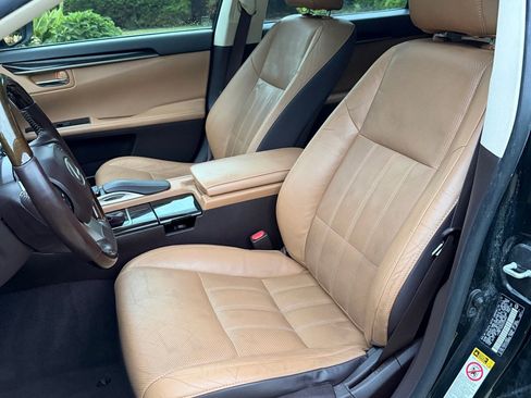 Used 2016 Lexus ES 350 w/ Luxury Package w/Wood Trim FWD image 11