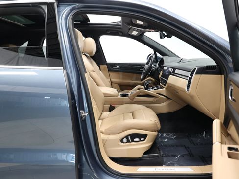 Used 2019 Porsche Cayenne E-Hybrid Sport Utility 4D image 93