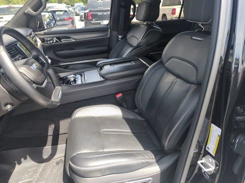 Used 2022 Jeep Grand Wagoneer Series II AWD/4WD image 11