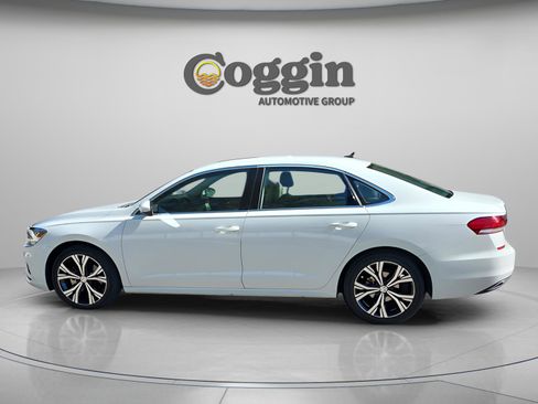 Used 2022 Volkswagen Passat 2.0T SE image 2
