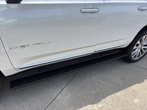 Used 2022 GMC Yukon Denali AWD/4WD image 16