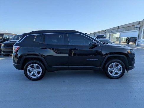 Used 2023 Jeep Compass Latitude w/ Sun and Sound Group AWD/4WD image 2
