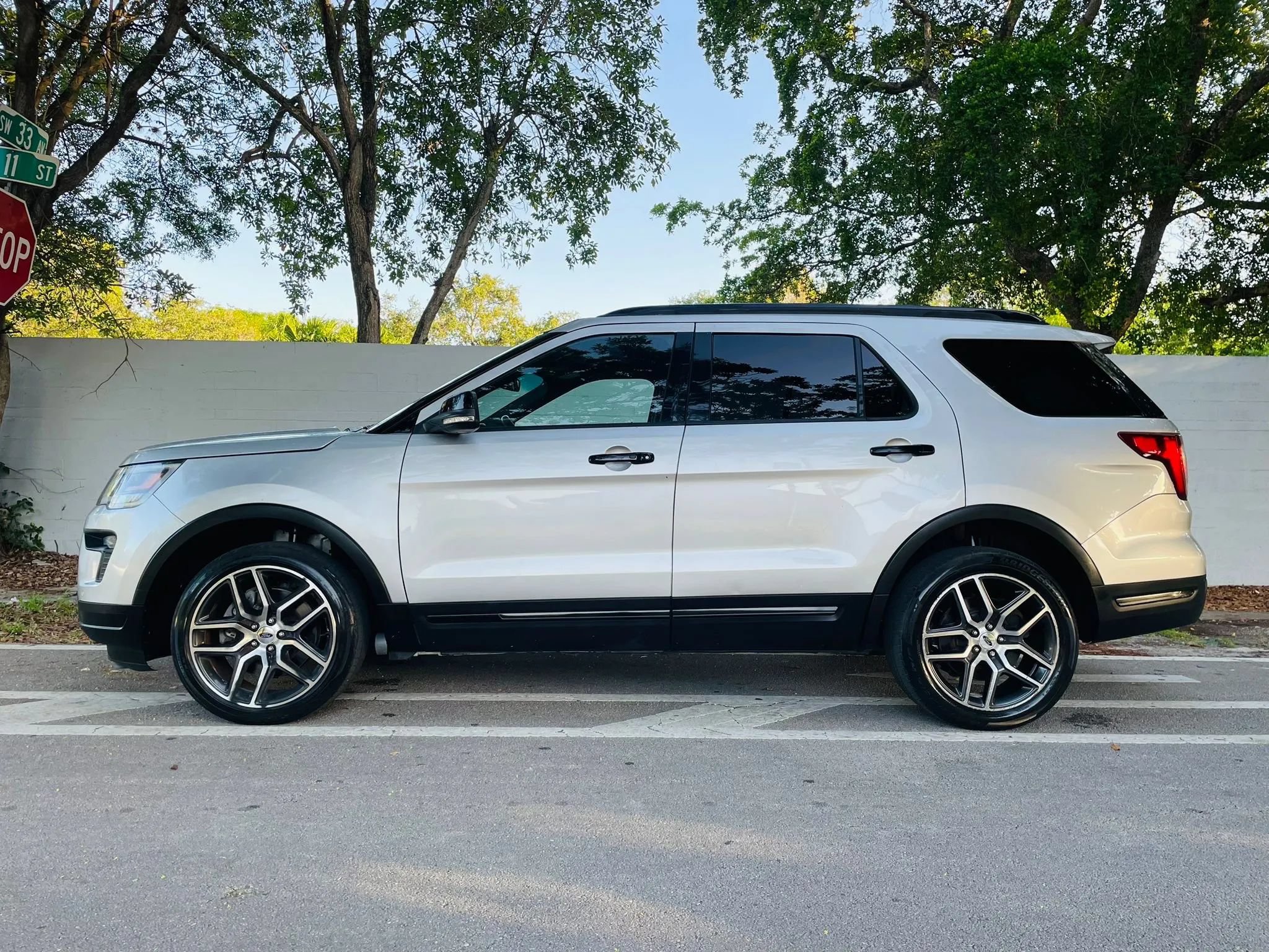 Used 2018 Ford Explorer Sport AWD/4WD image 2