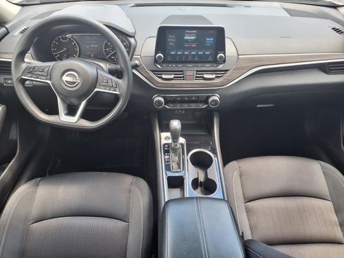 Used 2024 Nissan Altima 2.5 SV FWD image 15