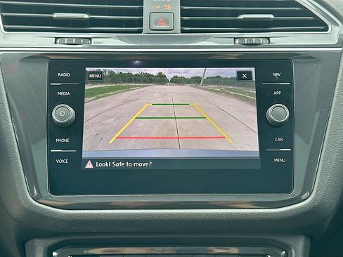 Used 2020 Volkswagen Tiguan SEL image 14