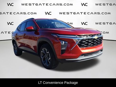 Used 2024 Chevrolet Trax LT w/ Driver Confidence Package image 4