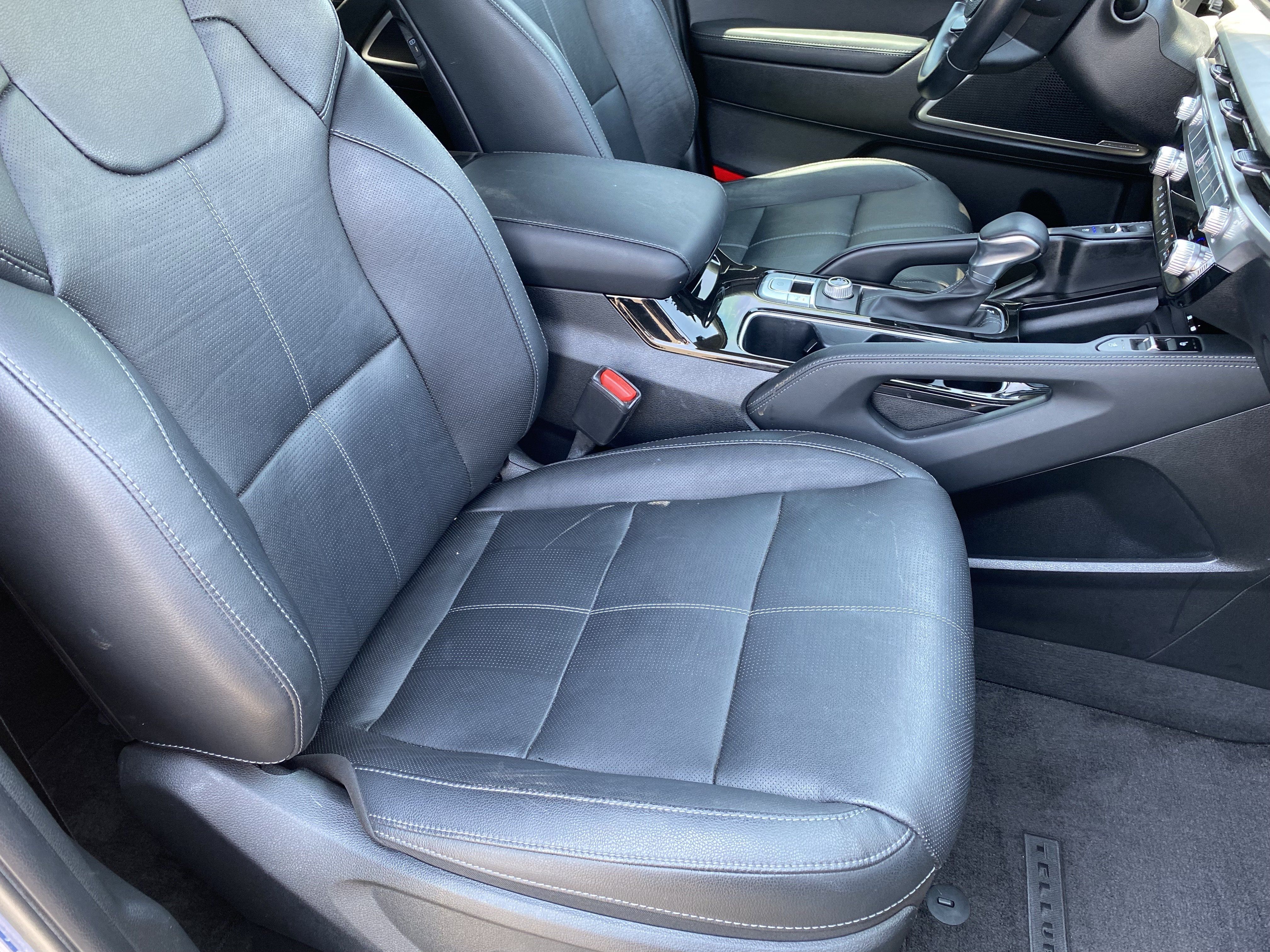 Used 2023 Kia Telluride EX w/ EX Captain's Chair Package FWD image 10