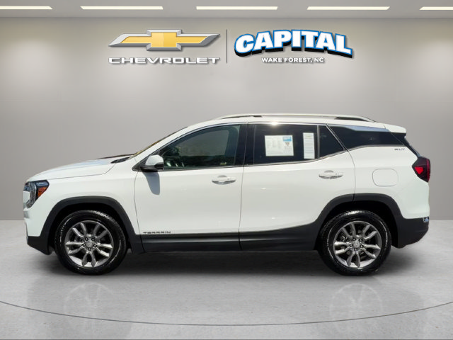 Used 2024 GMC Terrain SLT AWD/4WD image 2