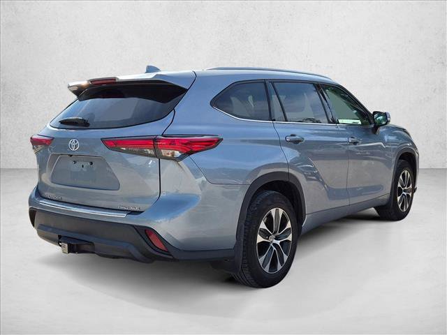 Used 2020 Toyota Highlander XLE AWD/4WD image 5
