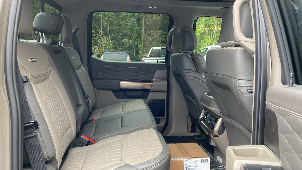 New 2027 Ford F250 Platinum w/ Platinum Plus Package AWD/4WD image 13