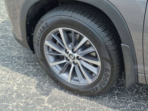 Used 2018 Toyota Highlander XLE AWD/4WD image 26