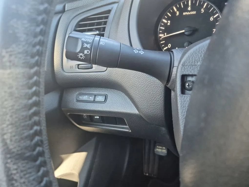 Used 2015 Nissan Altima 2.5 SV w/ Convenience Package FWD image 15