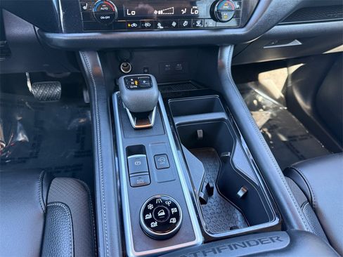 Certified 2025 Nissan Pathfinder SL image 13