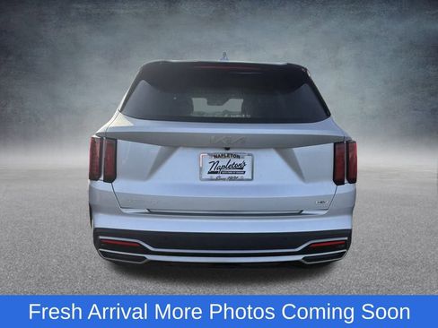 Certified 2023 Kia Sorento EX image 5