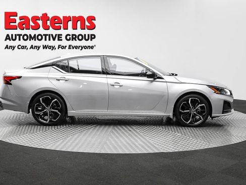 Used 2023 Nissan Altima 2.5 SR FWD image 4