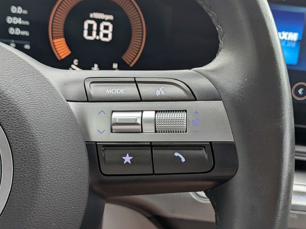 Used 2025 Hyundai Kona SEL FWD image 34