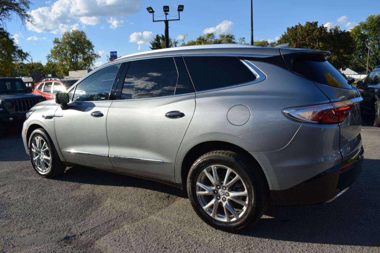 Used 2024 Buick Enclave Essence w/ Experience Buick Package FWD image 8
