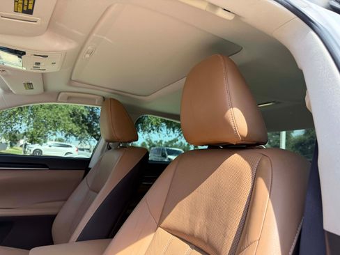 Used 2016 Lexus ES 350 w/ Luxury Package w/Wood Trim FWD image 13