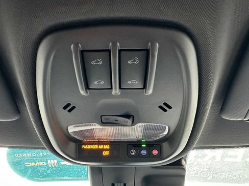 Certified 2025 Chevrolet Trax RS w/ Sunroof Package image 32