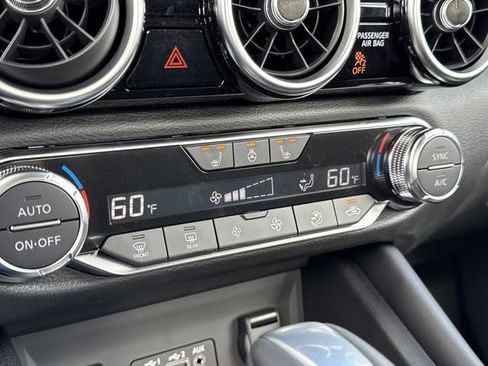 Used 2025 Nissan Sentra SR w/ SR Premium Package image 28