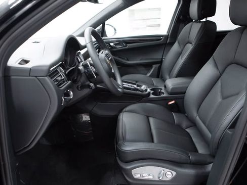 Certified 2026 Porsche Macan AWD/4WD image 22