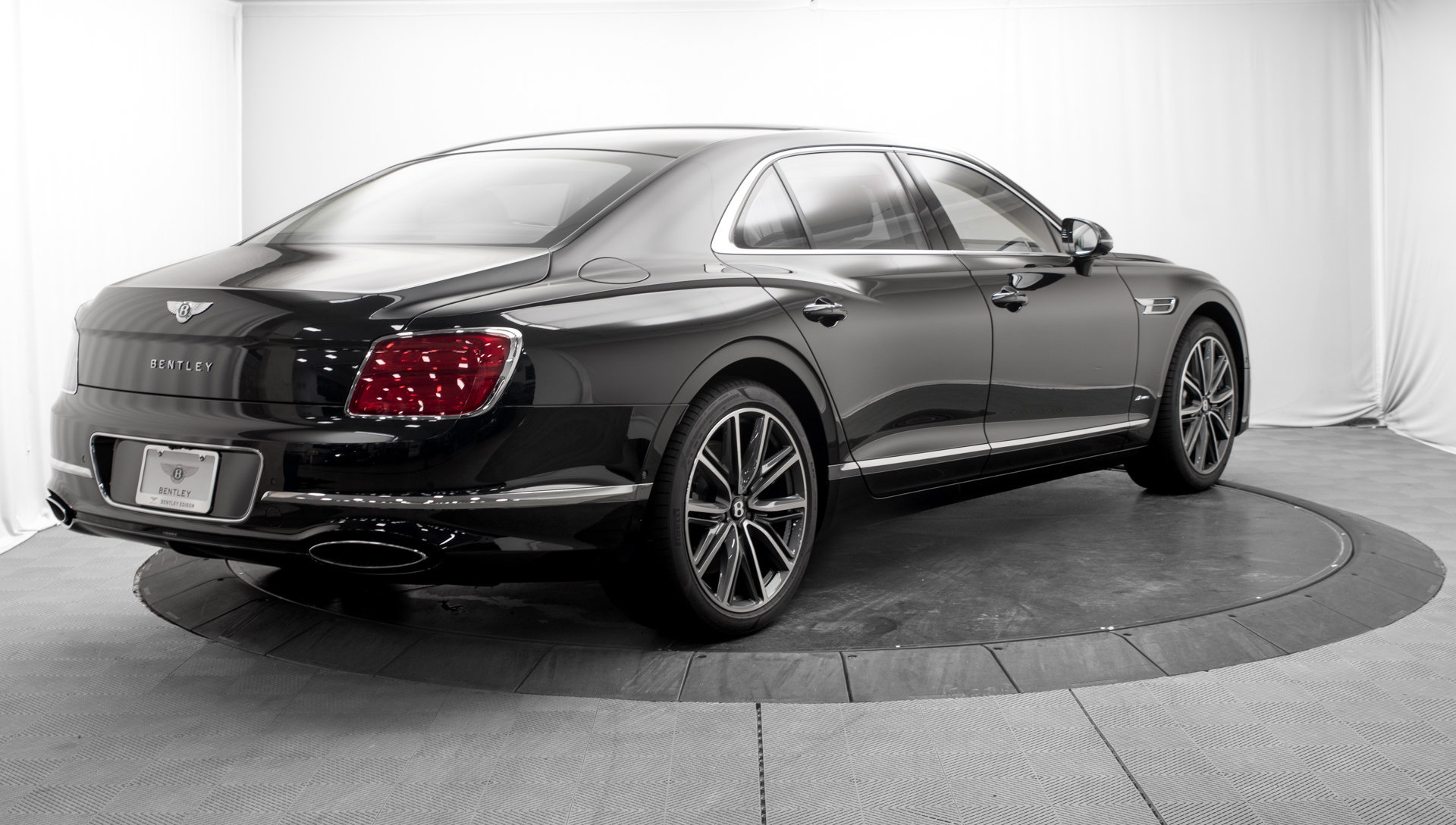 New 2026 Bentley Flying Spur V8 AWD/4WD image 3