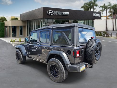 Used 2018 Jeep Wrangler Unlimited Sport AWD/4WD image 5