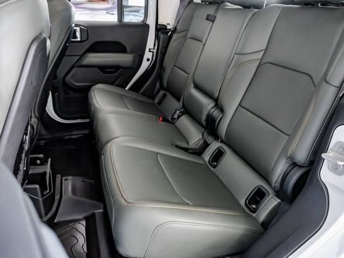 Used 2024 Jeep Gladiator Mojave w/ Convenience Group AWD/4WD image 38