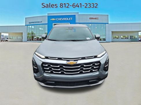 Used 2026 Chevrolet Equinox LT FWD image 2