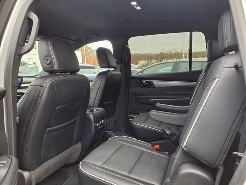 Used 2025 Buick Enclave Preferred w/ Power Package image 23