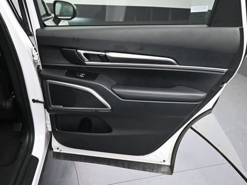 Used 2025 Kia Telluride S FWD image 28