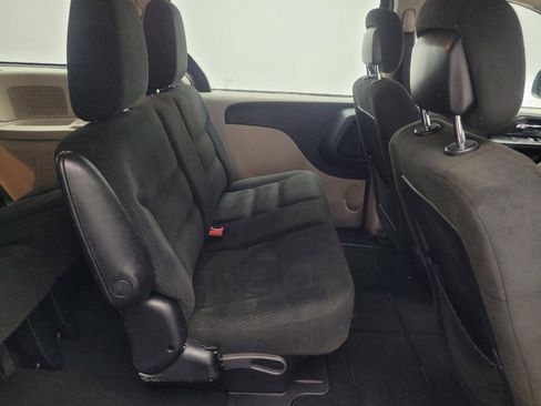 Used 2016 Dodge Grand Caravan American Value Package w/ UConnect Hands-Free Group image 19