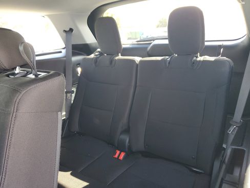 Used 2023 Ford Explorer XLT image 13