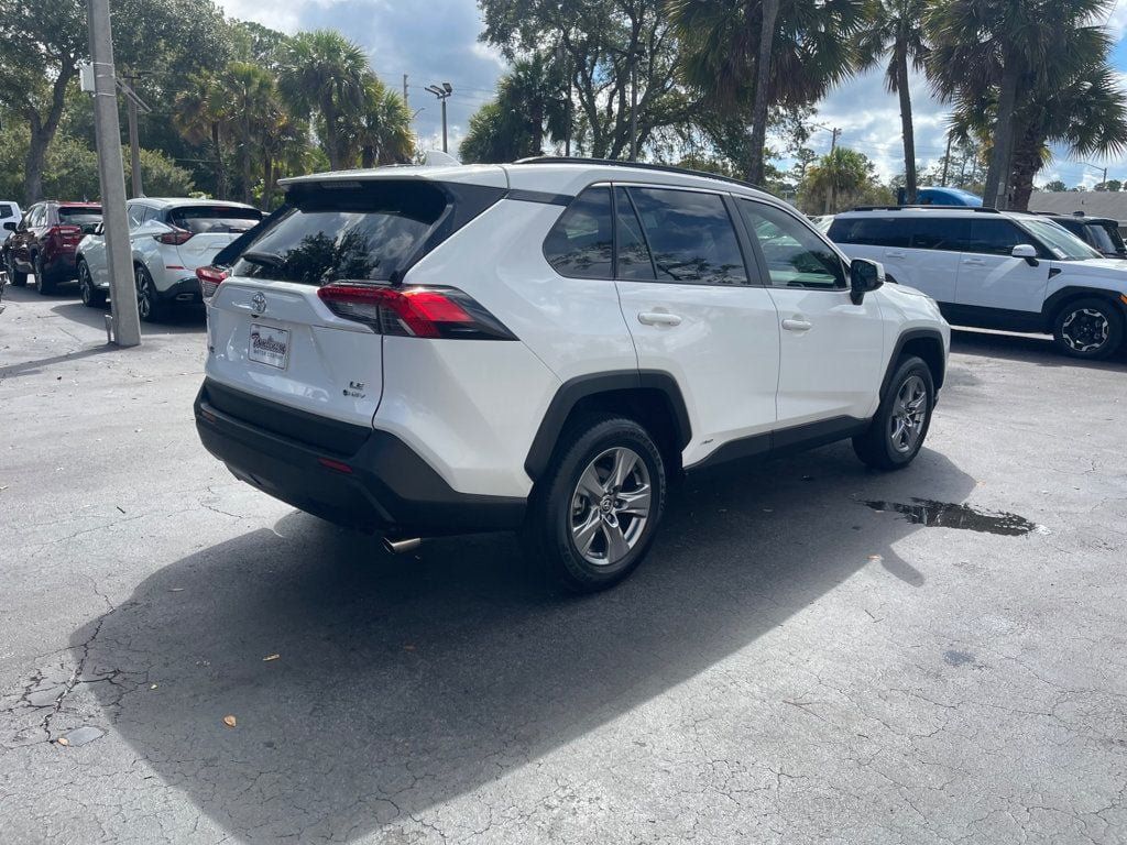 Used 2025 Toyota RAV4 LE AWD/4WD image 5