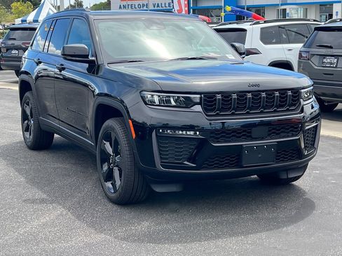 New 2026 Jeep Grand Cherokee Limited w/ Limited Altitude Package image 11