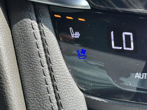 Used 2024 Cadillac XT6 Premium Luxury w/ Technology Package FWD image 16