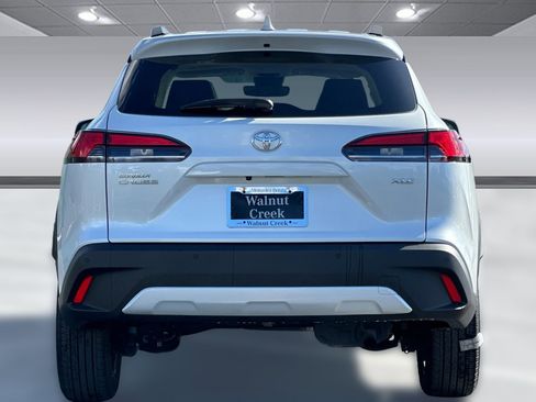 Used 2022 Toyota Corolla Cross XLE image 9