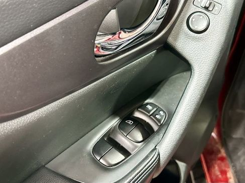 Used 2016 Nissan Rogue S AWD/4WD image 19