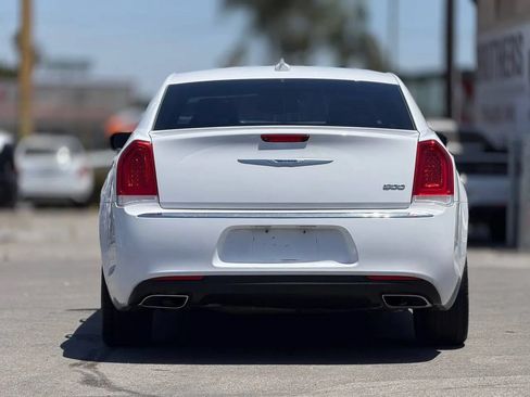 Used 2019 Chrysler 300 Limited RWD image 12
