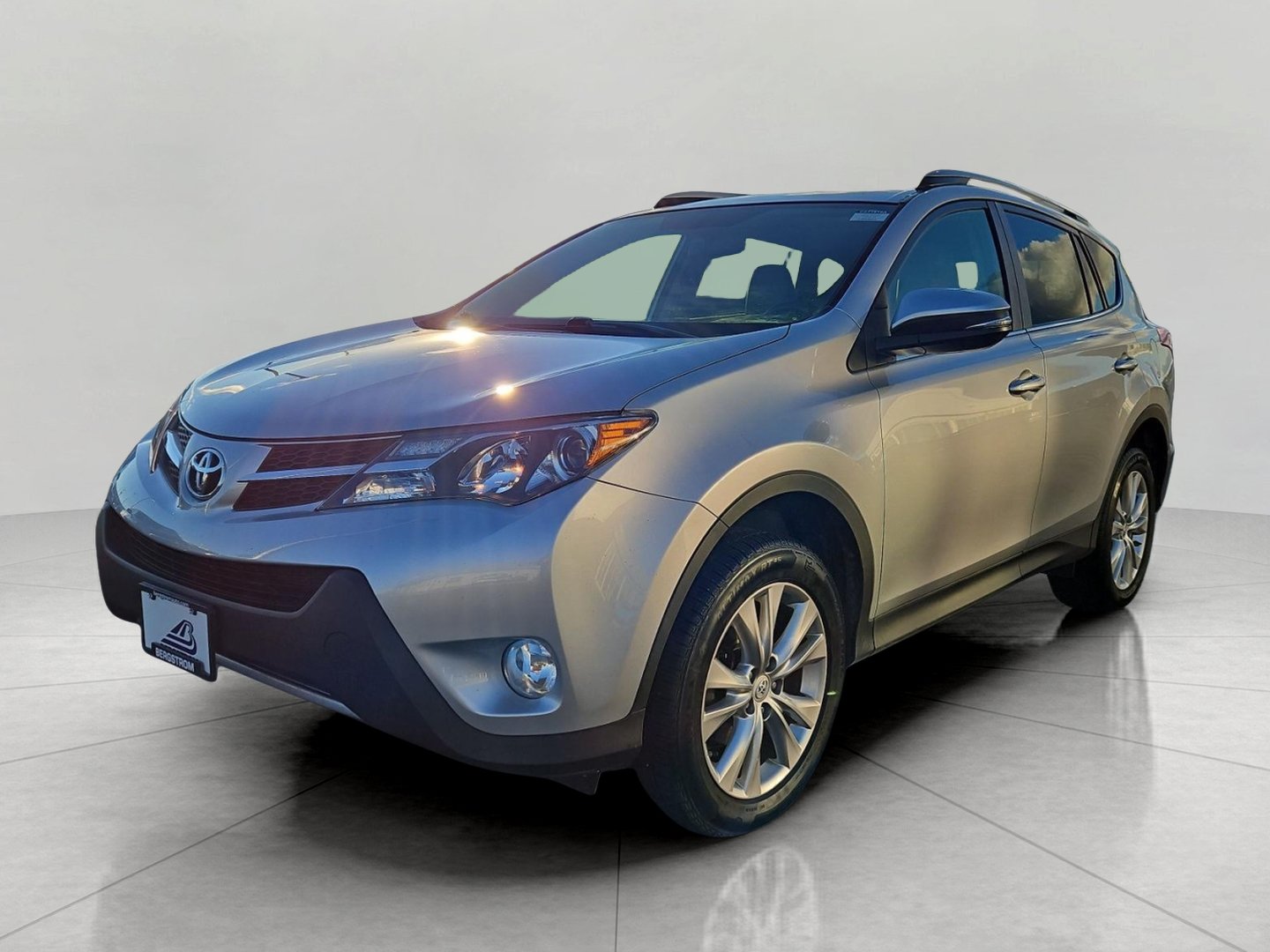 Used 2014 Toyota RAV4 Limited AWD/4WD image 4
